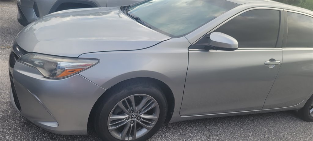 2015 Toyota Camry SE's photo