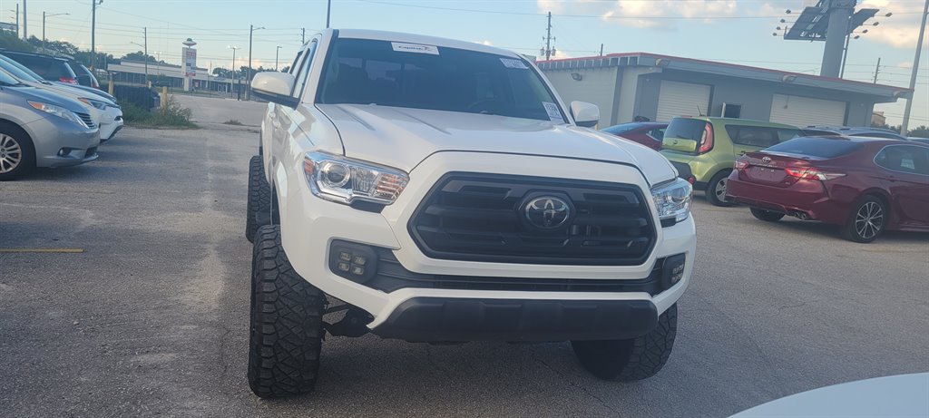 2018 Toyota Tacoma SR's photo