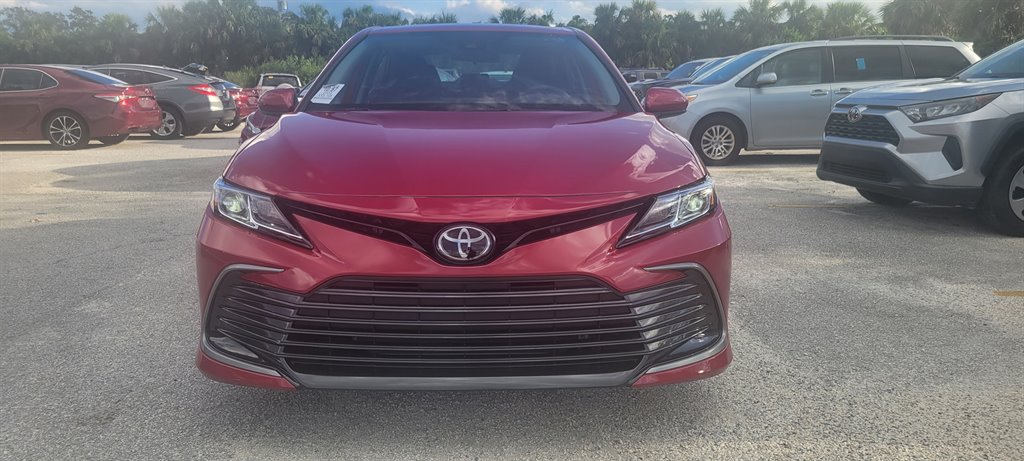2023 Toyota Camry LE's photo