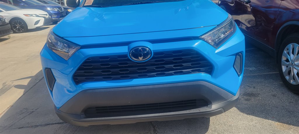 2020 Toyota RAV4 LE's photo