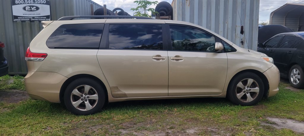 2014 Toyota Sienna LE