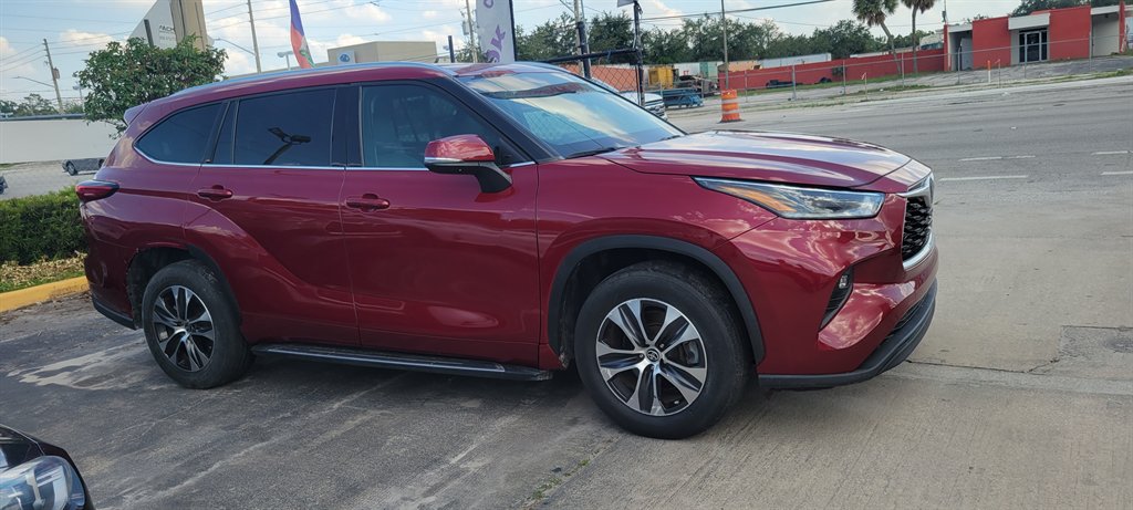 2021 Toyota Highlander XLE's photo