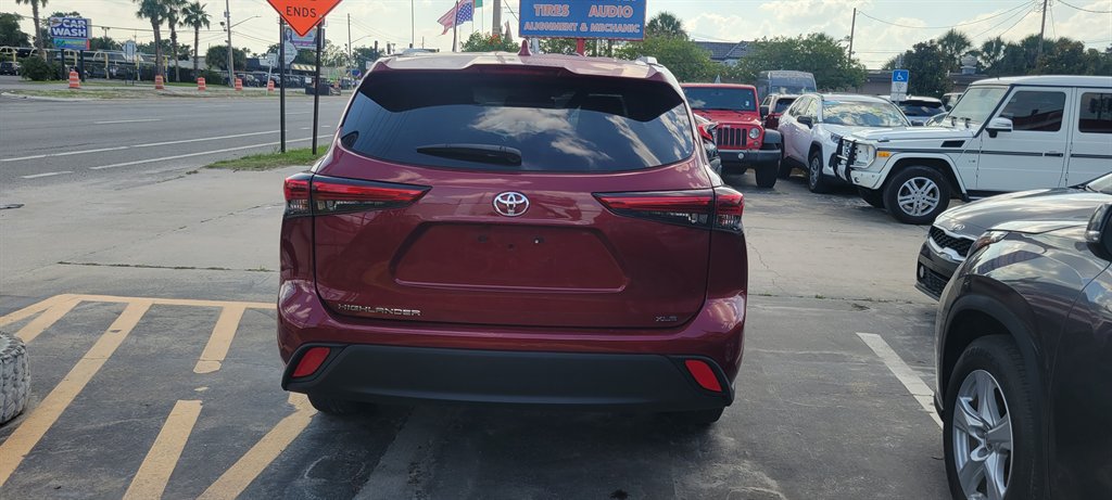 2021 Toyota Highlander XLE - Photo 11