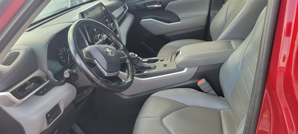 2021 Toyota Highlander XLE - Photo 7
