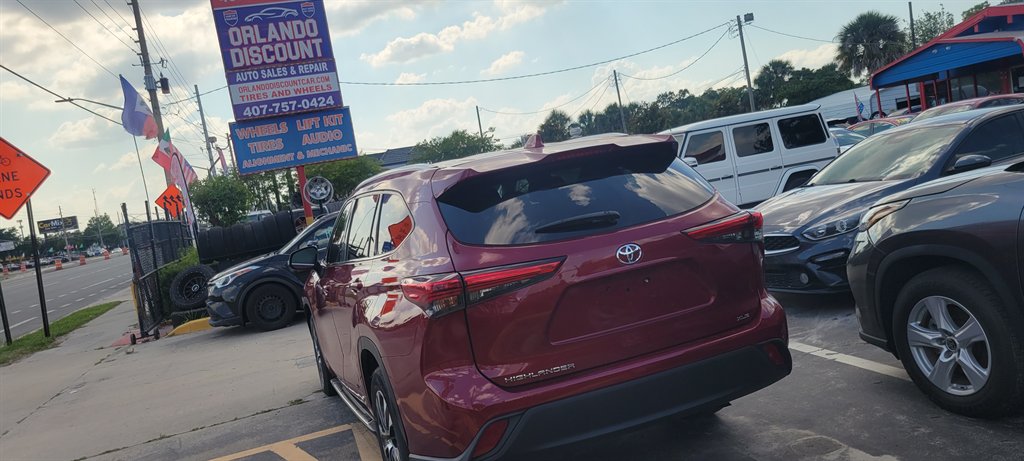 2021 Toyota Highlander XLE - Photo 13