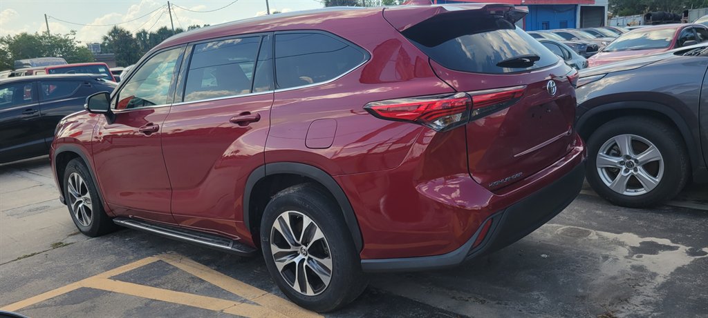 2021 Toyota Highlander XLE - Photo 9
