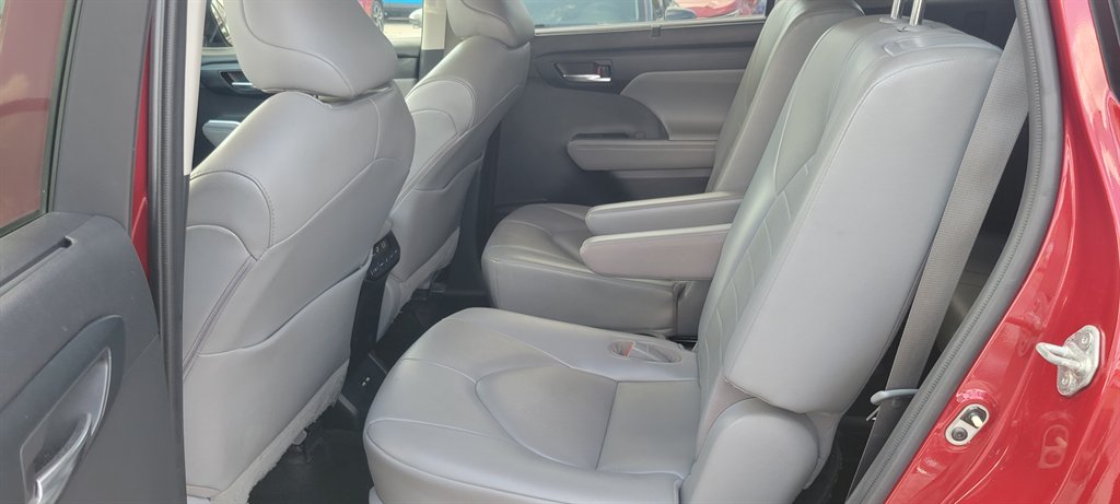 2021 Toyota Highlander XLE - Photo 17
