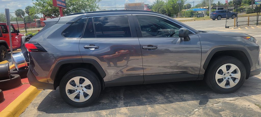 2024 Toyota RAV4 LE's photo