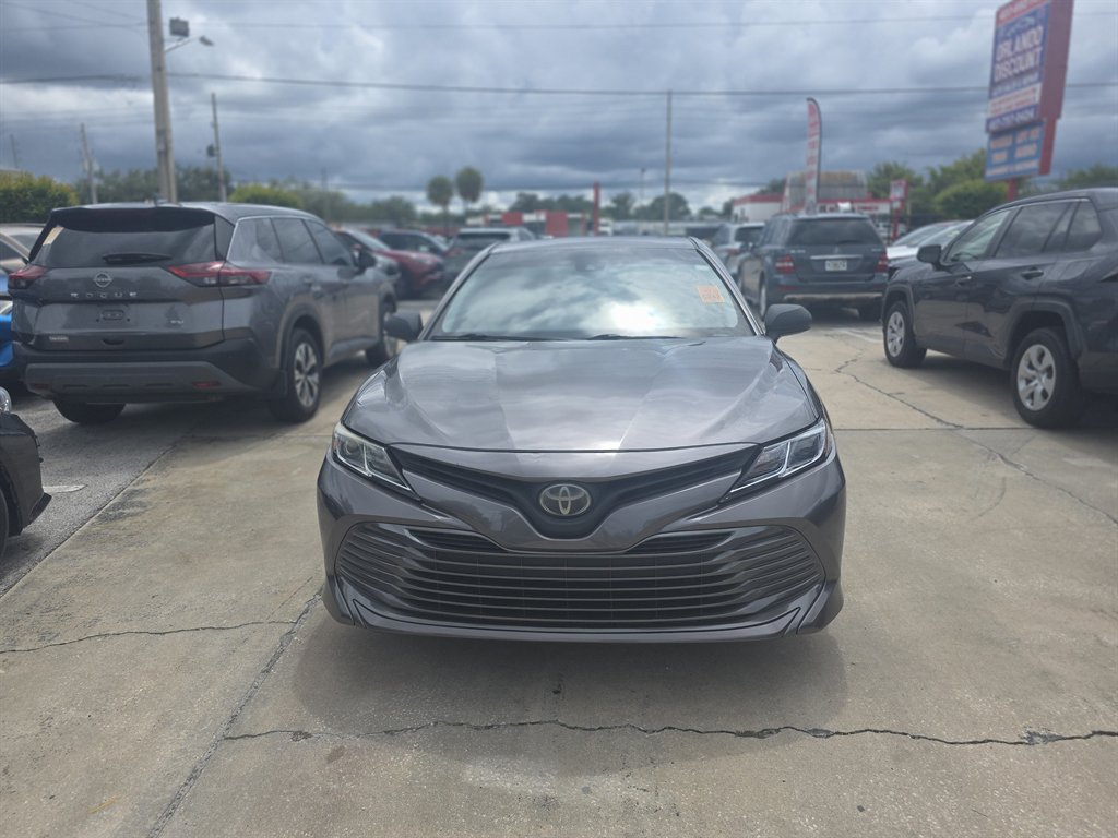 2018 Toyota Camry LE's photo