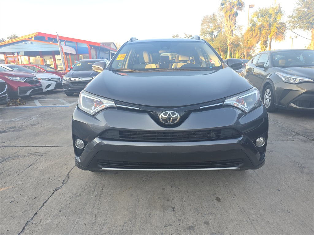 2018 Toyota RAV4 XLE's photo