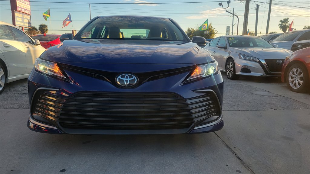 2023 Toyota Camry LE's photo