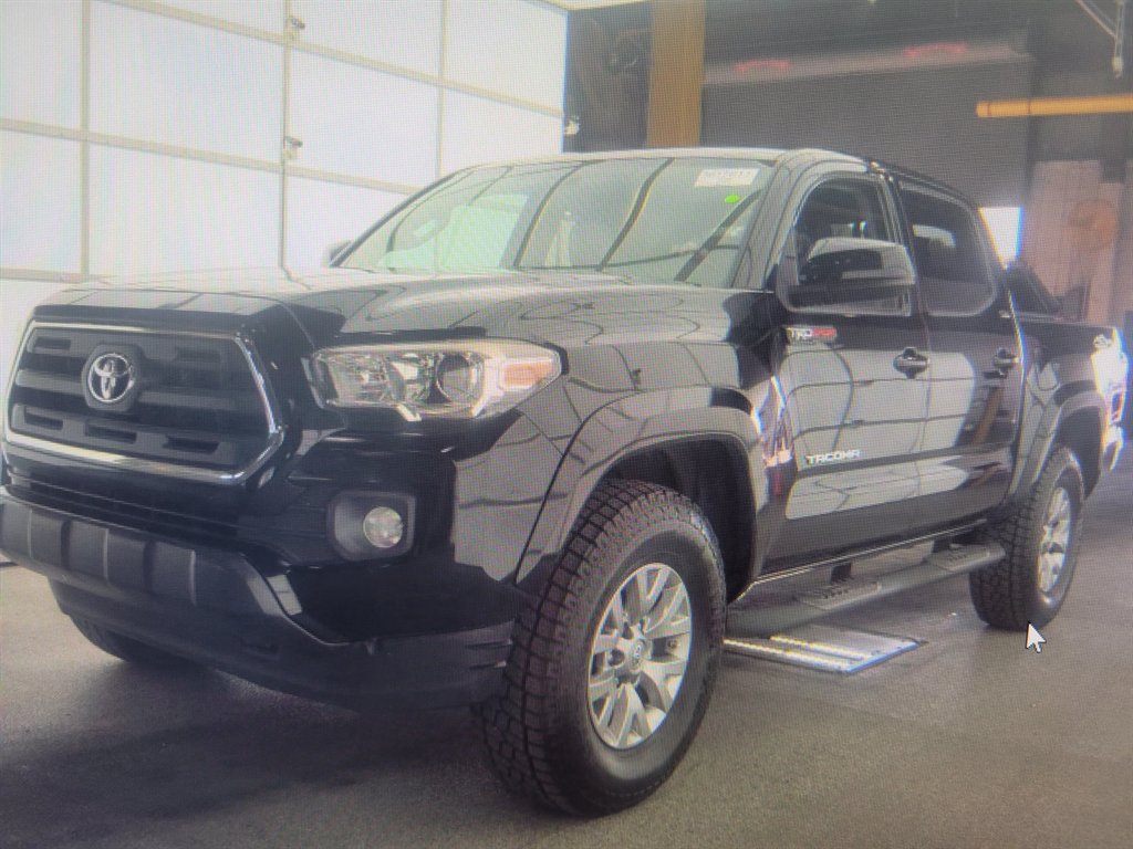 2017 Toyota Tacoma SR5 Double Cab 4x2 V6 Auto Short Bed's photo