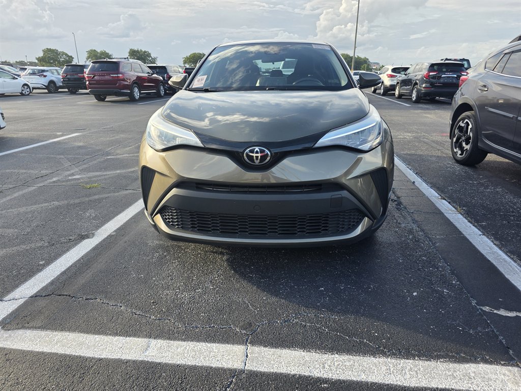 2021 Toyota C-HR LE's photo